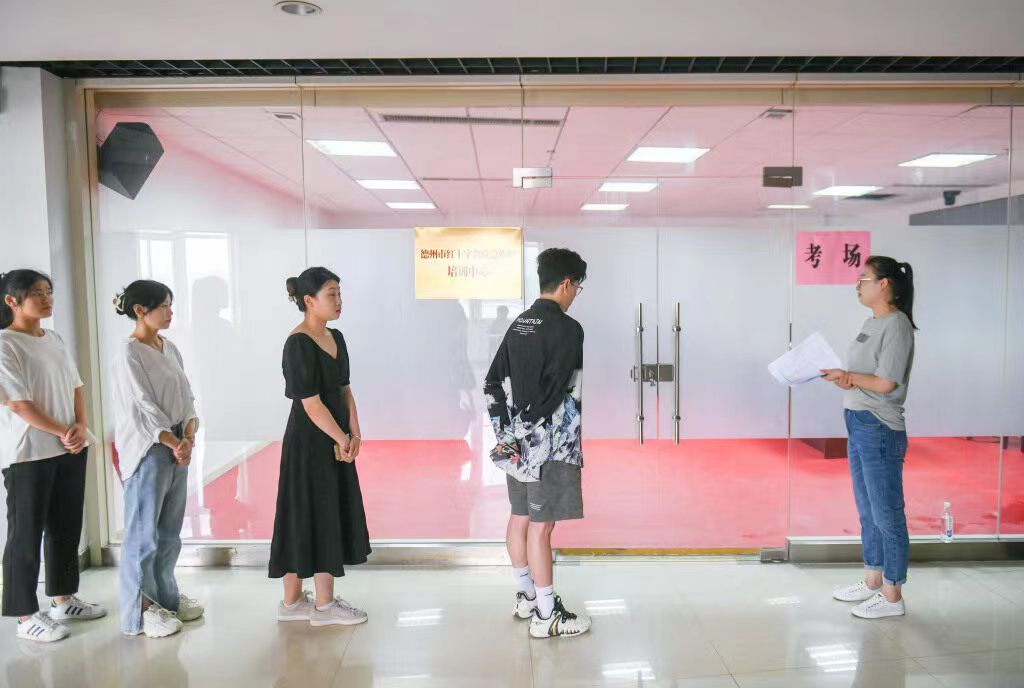 中文字幕乱码亚洲无线三区